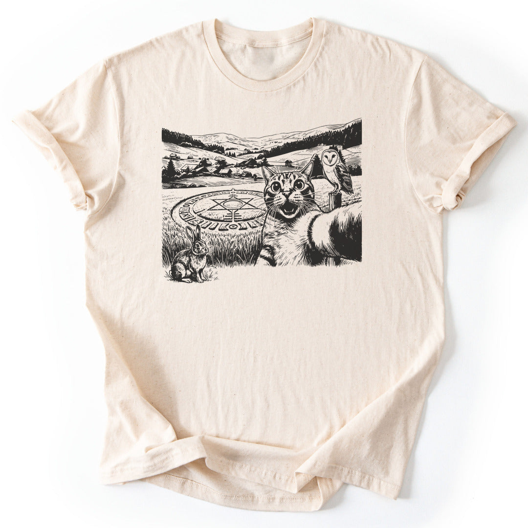Cat Alien Selfie T-Shirt - Nature Graphic Tee - Gift for Nature Lovers - Unisex