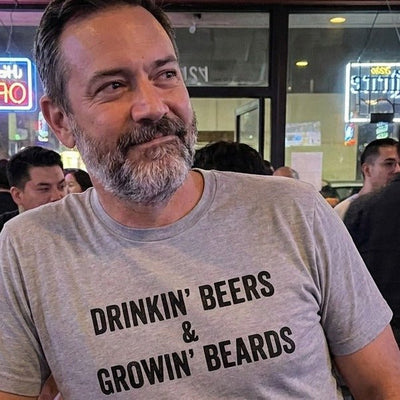 Drinkin' Beers & Growin' Beards T-Shirt Gift For Bourbon Drinker