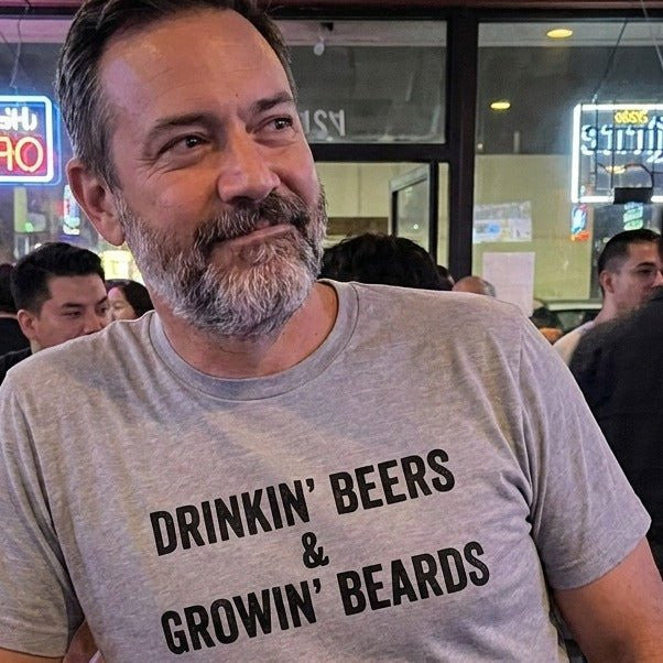 Drinkin' Beers & Growin' Beards T-Shirt Gift For Bourbon Drinker