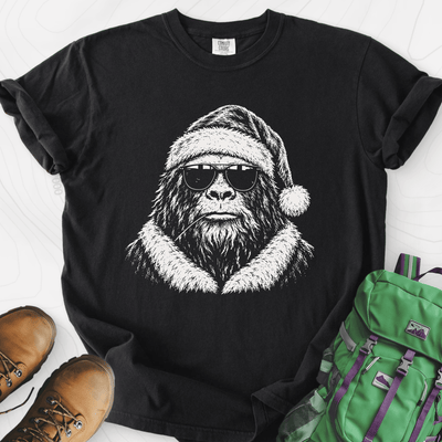 Cool Santa Squatch T-Shirt Gift For Hiker