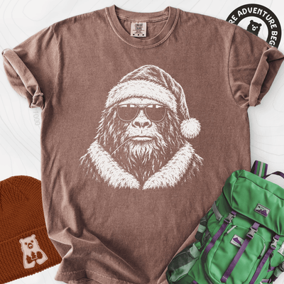 Cool Santa Squatch T-Shirt Gift For Hiker
