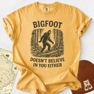 Bigfoot Doesn't Believe in You Either T-Shirt Gift For Hiker