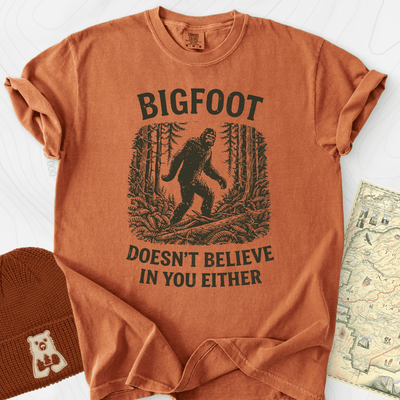 Bigfoot Doesn't Believe in You Either T-Shirt Gift For Hiker